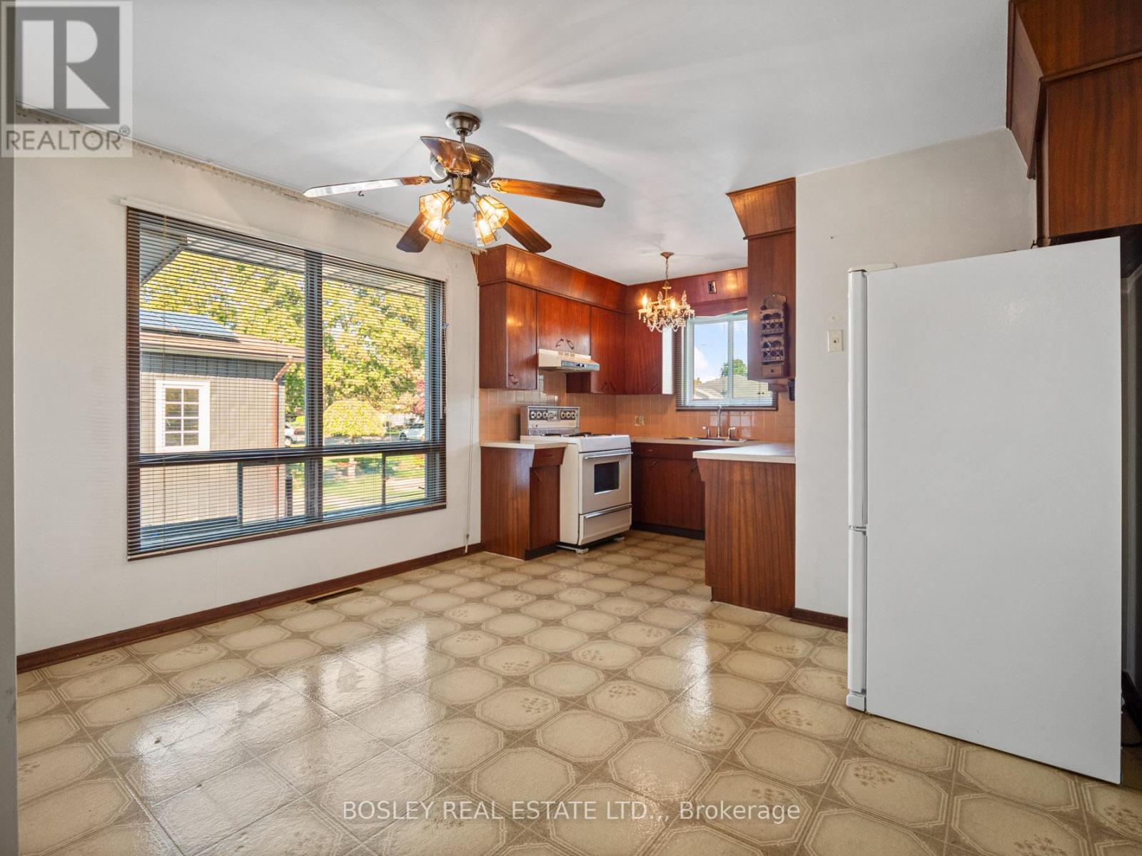 276 Gross Avenue, Welland, Ontario  L3C 2V2 - Photo 4 - X12749054