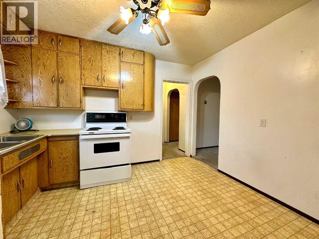 925 15 Street, Wainwright, Alberta  T9W 1E6 - Photo 4 - A2271253