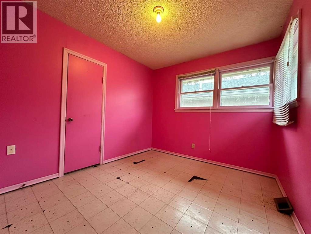 925 15 Street, Wainwright, Alberta  T9W 1E6 - Photo 12 - A2271253