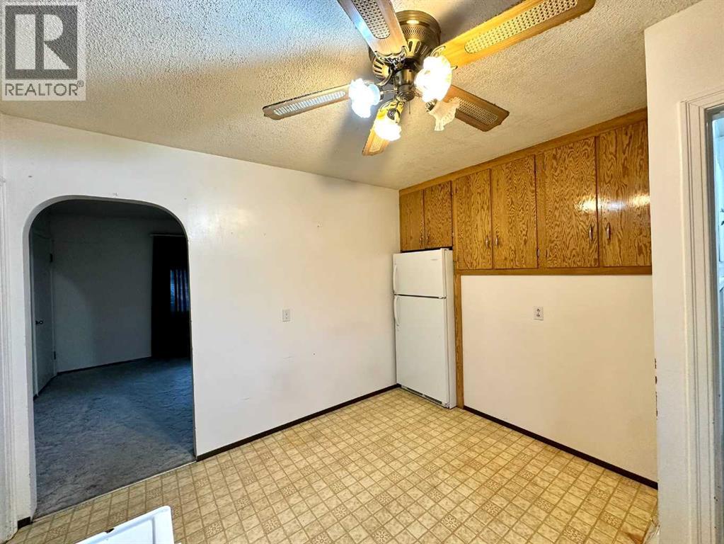 925 15 Street, Wainwright, Alberta  T9W 1E6 - Photo 5 - A2271253