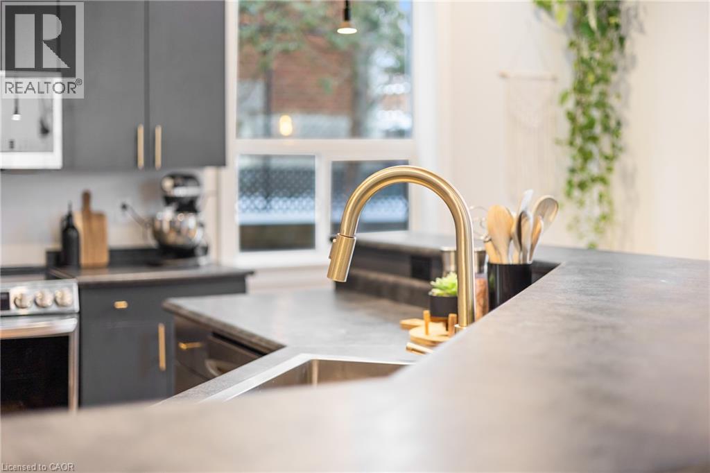 66 Chestnut Street, Kitchener, Ontario  N2H 1T8 - Photo 15 - 40797461