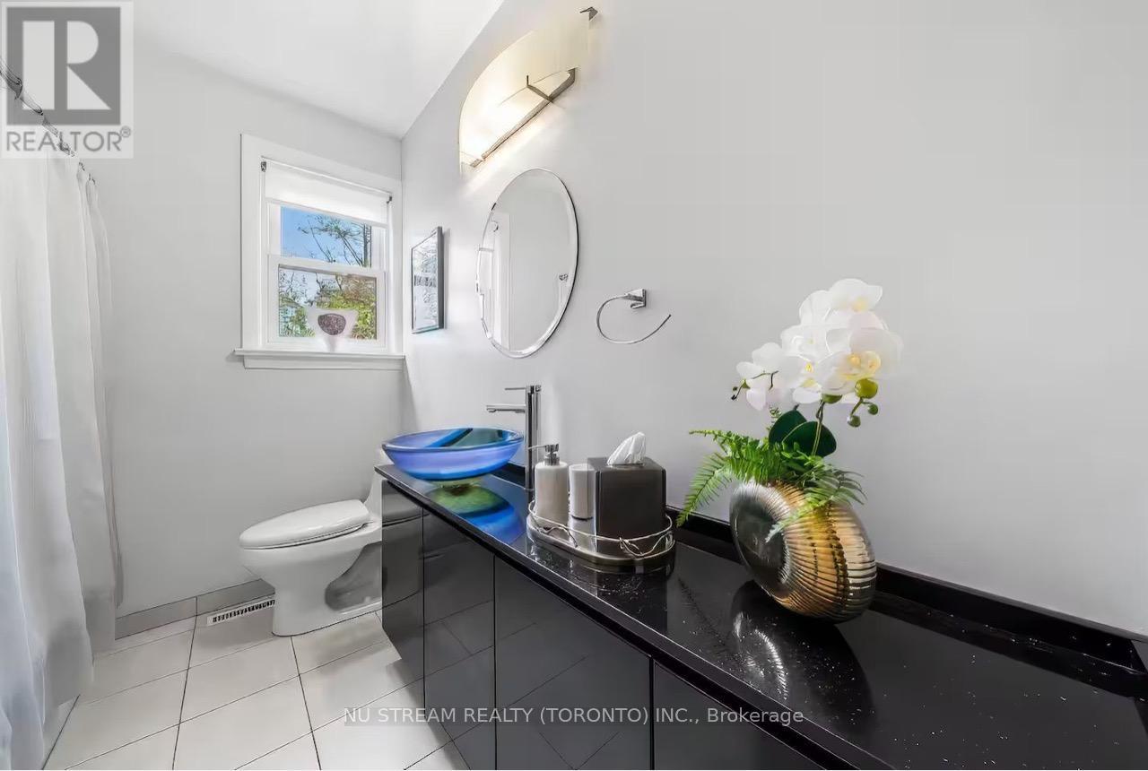 5 Basswood Road, Toronto, Ontario  M2N 2N2 - Photo 16 - C12748866