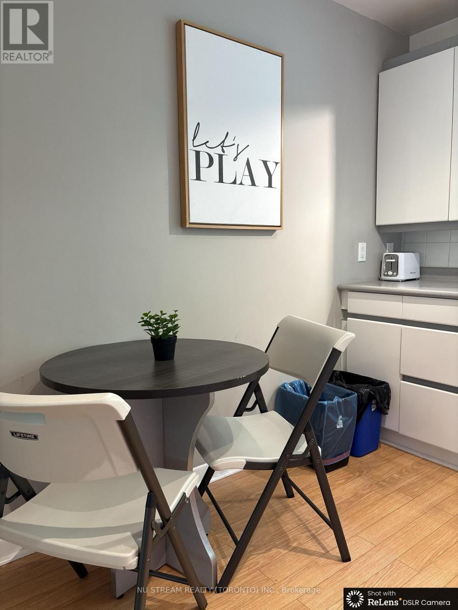 5 Basswood Road, Toronto, Ontario  M2N 2N2 - Photo 3 - C12748866