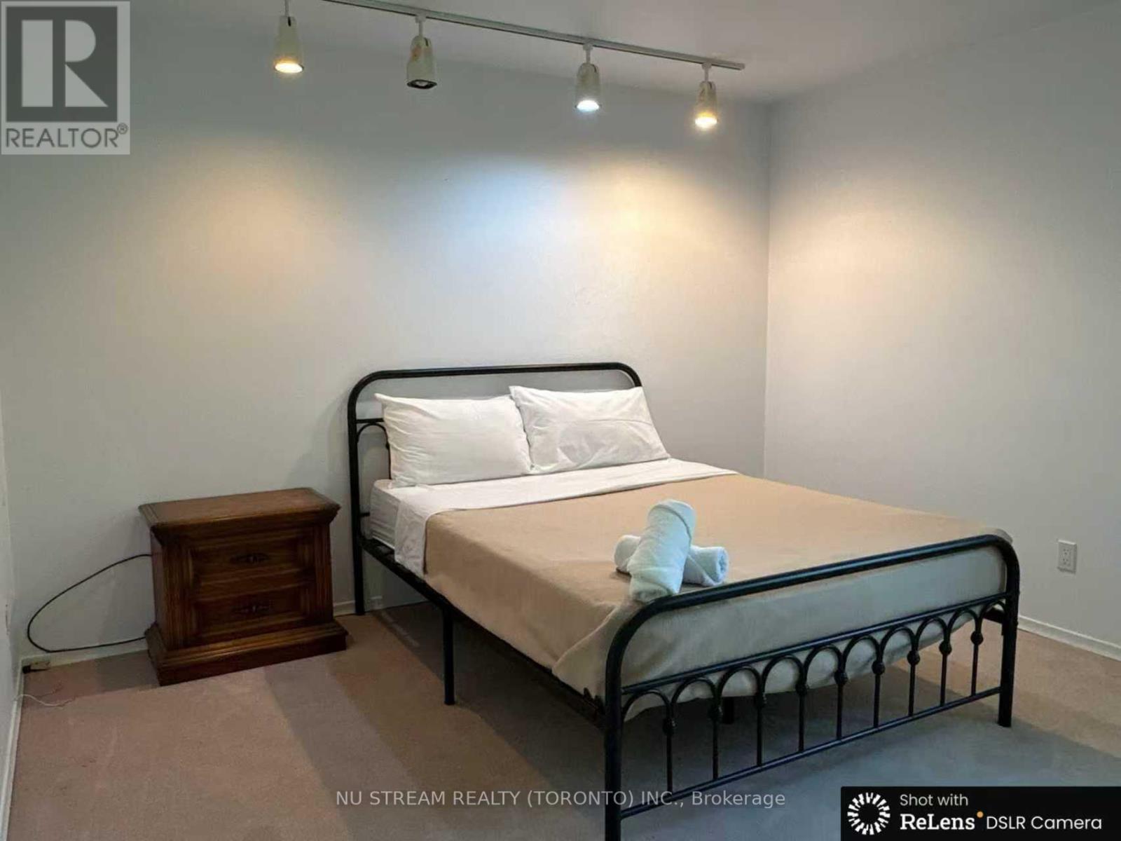 5 Basswood Road, Toronto, Ontario  M2N 2N2 - Photo 6 - C12748866