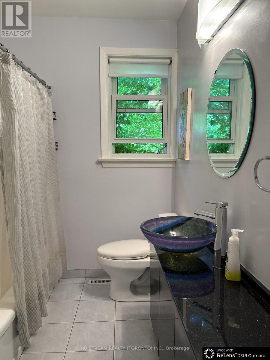 5 Basswood Road, Toronto, Ontario  M2N 2N2 - Photo 8 - C12748866