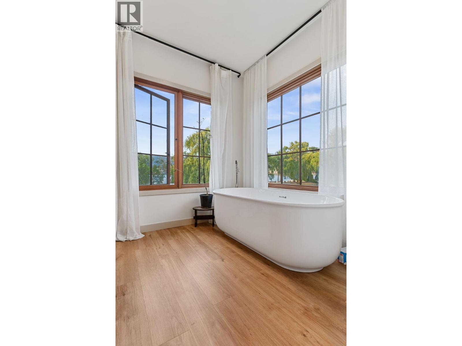 886 Lighthouse Landing Summerland Photo 18