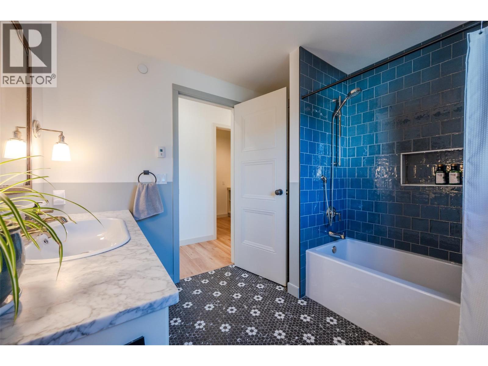 886 Lighthouse Landing Summerland Photo 22