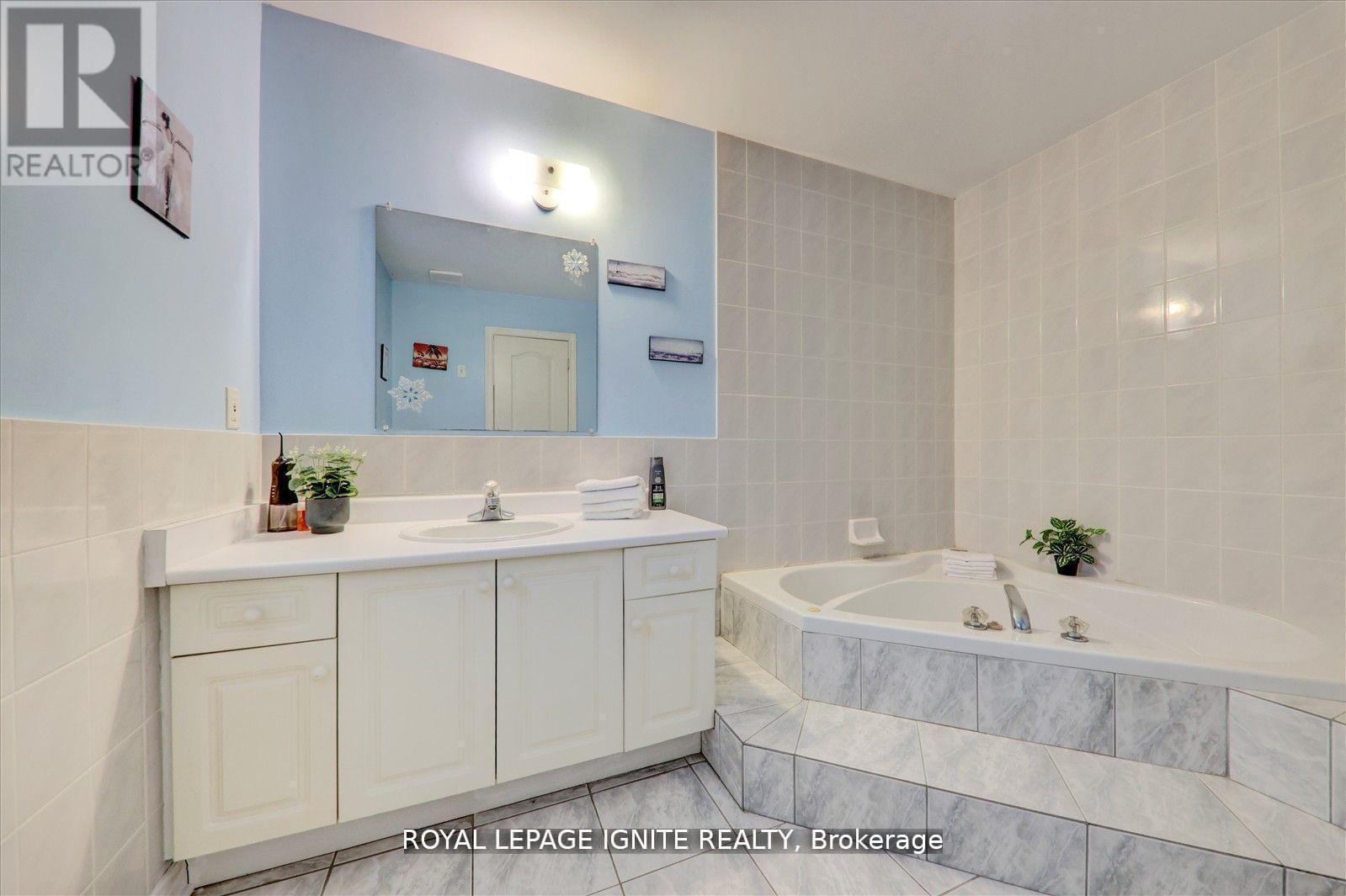 38 Rodda Boulevard, Toronto, Ontario  M1E 2Z6 - Photo 16 - E12749076