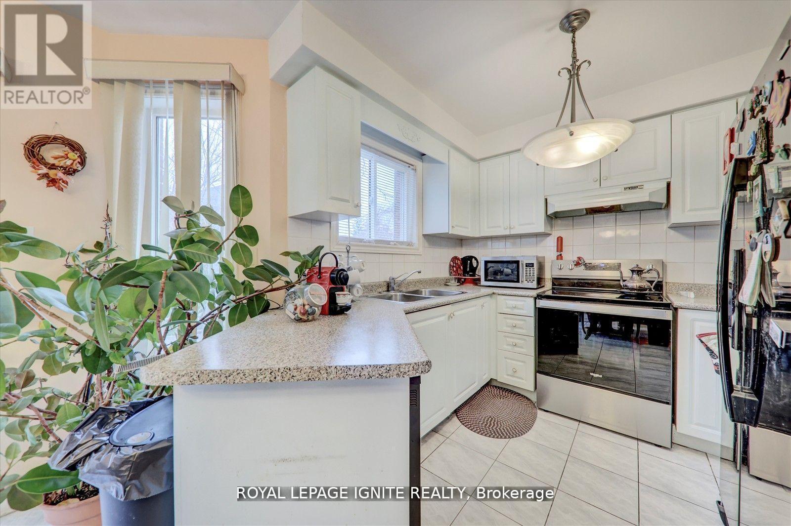 38 Rodda Boulevard, Toronto, Ontario  M1E 2Z6 - Photo 3 - E12749076