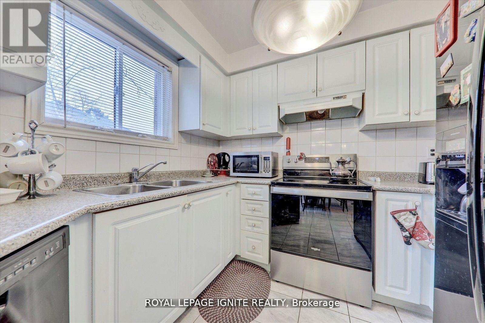 38 Rodda Boulevard, Toronto, Ontario  M1E 2Z6 - Photo 4 - E12749076