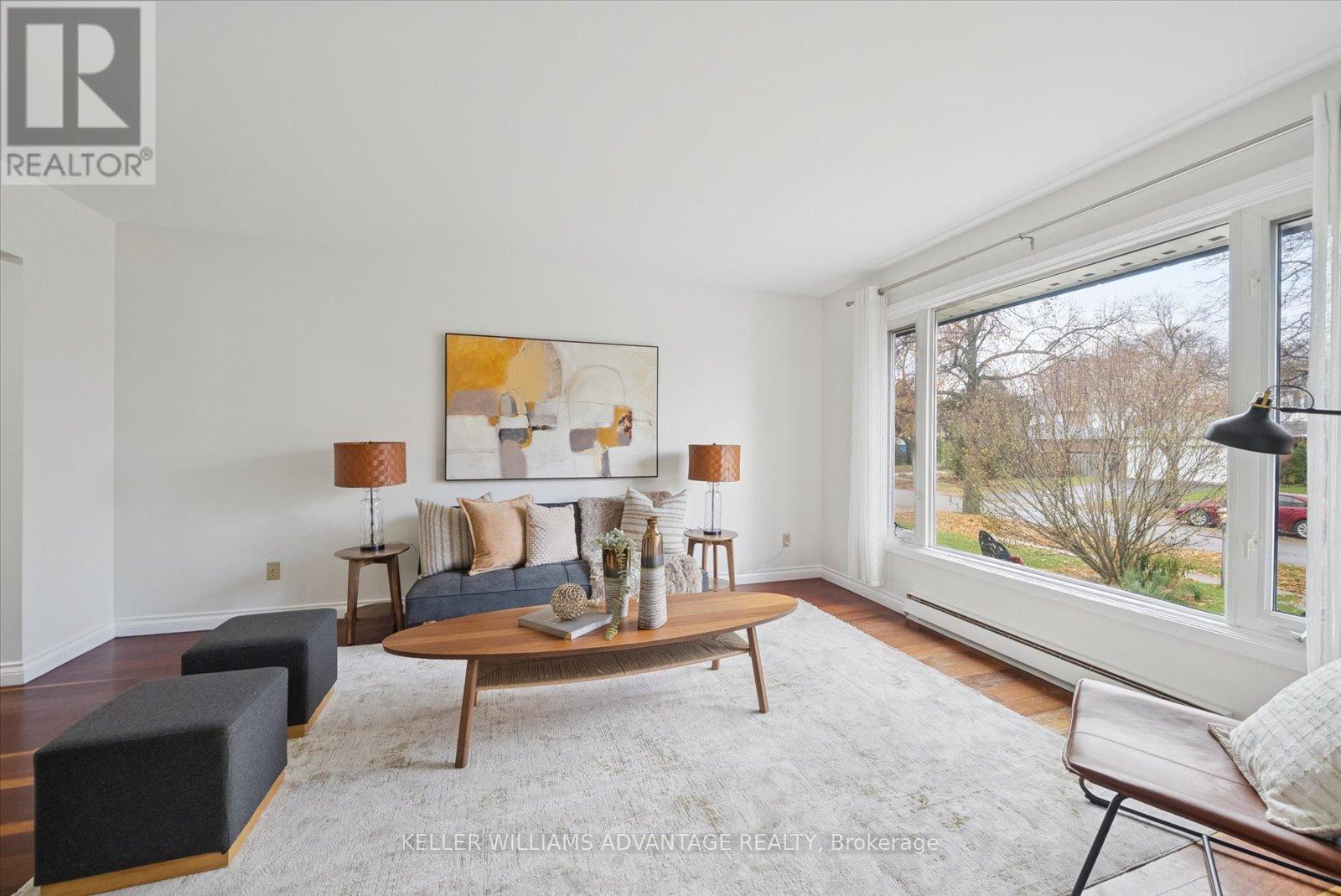 11 Castle Hill Drive, Toronto, Ontario  M1T 2Y2 - Photo 2 - E12749084