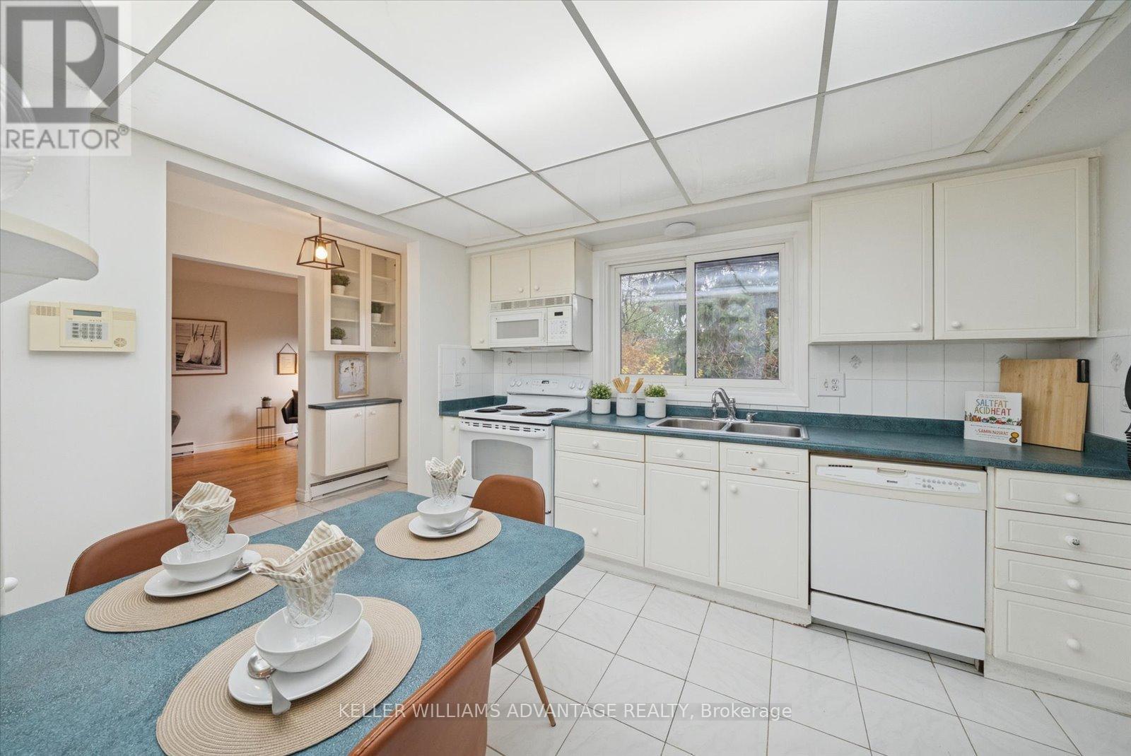 11 Castle Hill Drive, Toronto, Ontario  M1T 2Y2 - Photo 7 - E12749084