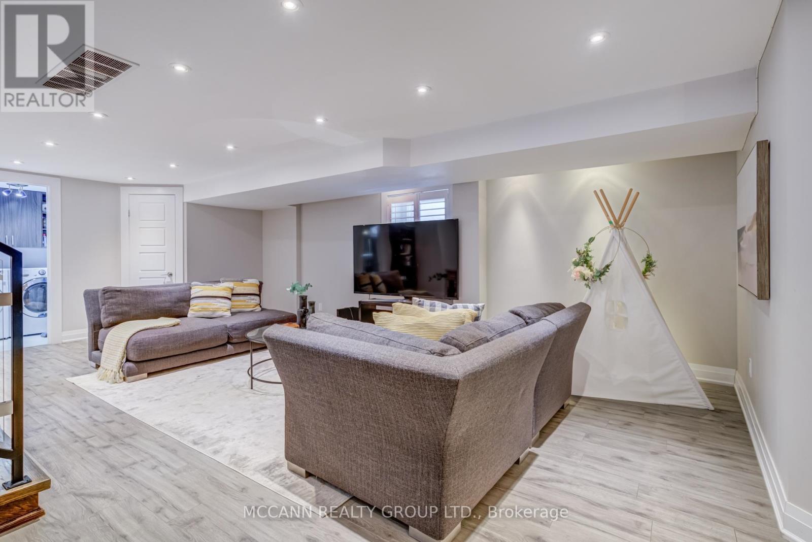 1155 Greenwood Avenue, Toronto, Ontario  M4J 4E7 - Photo 37 - E12749144