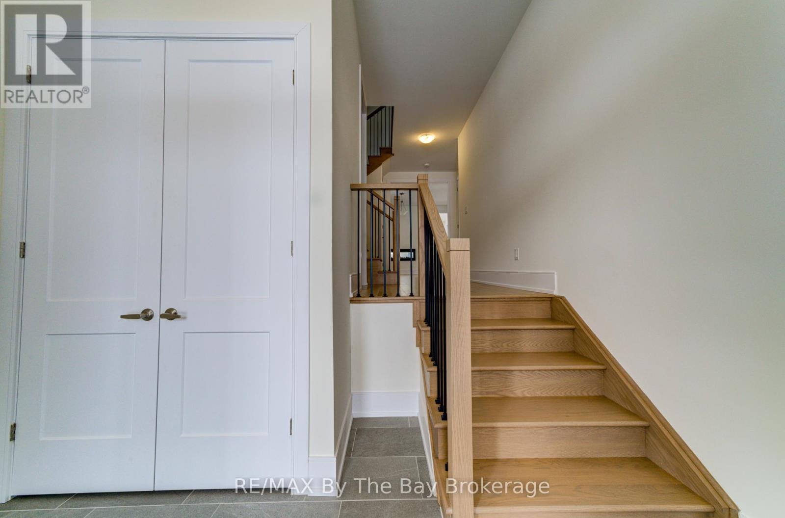 63 Rosanne Circle, Wasaga Beach, Ontario L9Z 0M8 - Photo 2 - S12749066