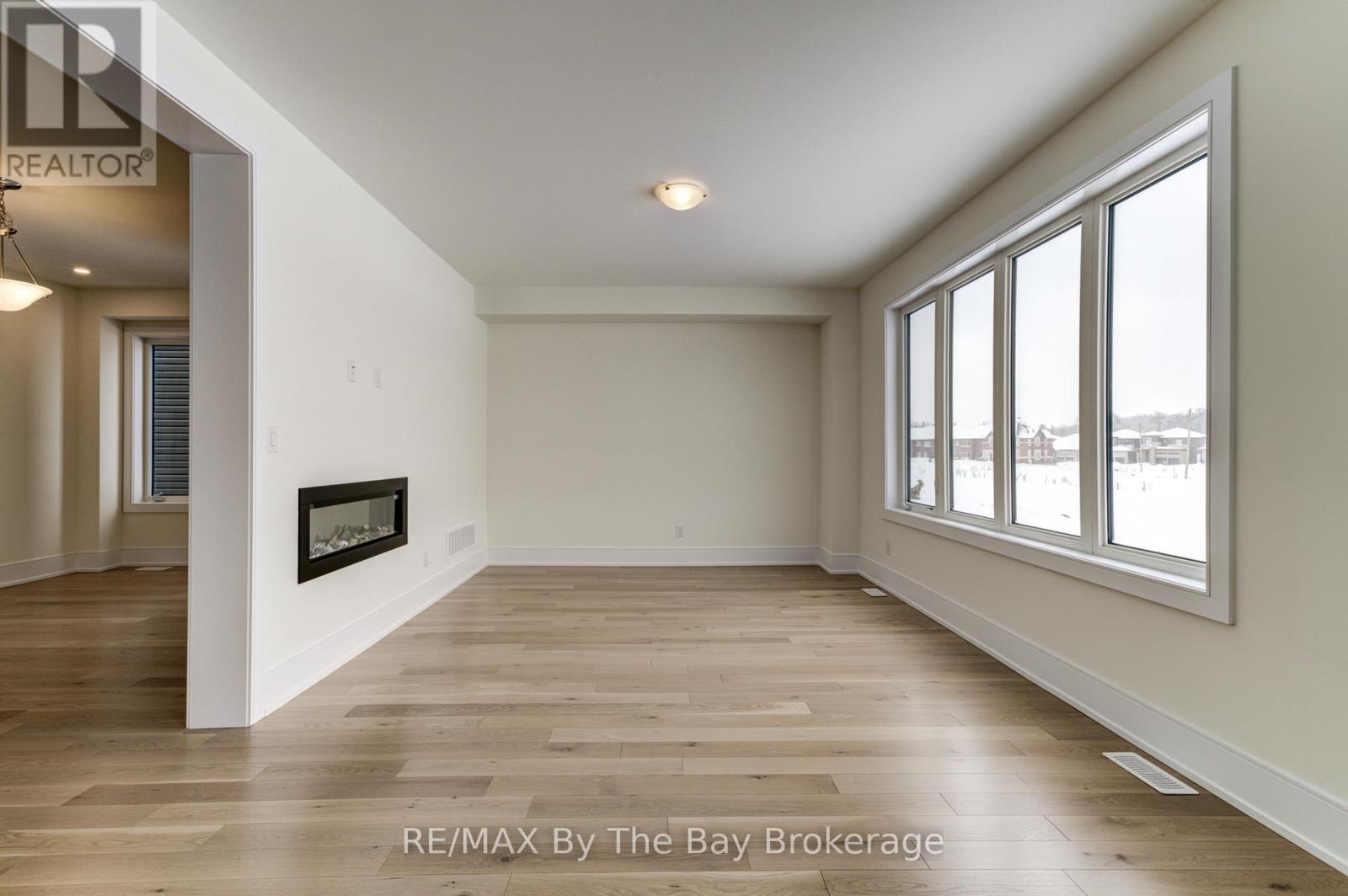 63 Rosanne Circle, Wasaga Beach, Ontario L9Z 0M8 - Photo 12 - S12749066