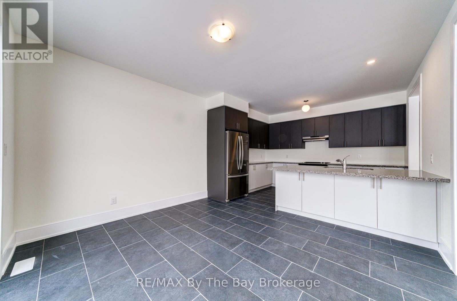 63 Rosanne Circle, Wasaga Beach, Ontario L9Z 0M8 - Photo 19 - S12749066