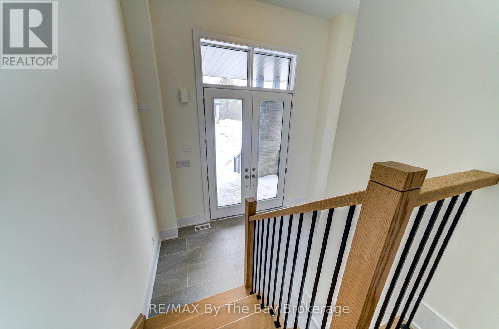 63 Rosanne Circle, Wasaga Beach, Ontario L9Z 0M8 - Photo 3 - S12749066