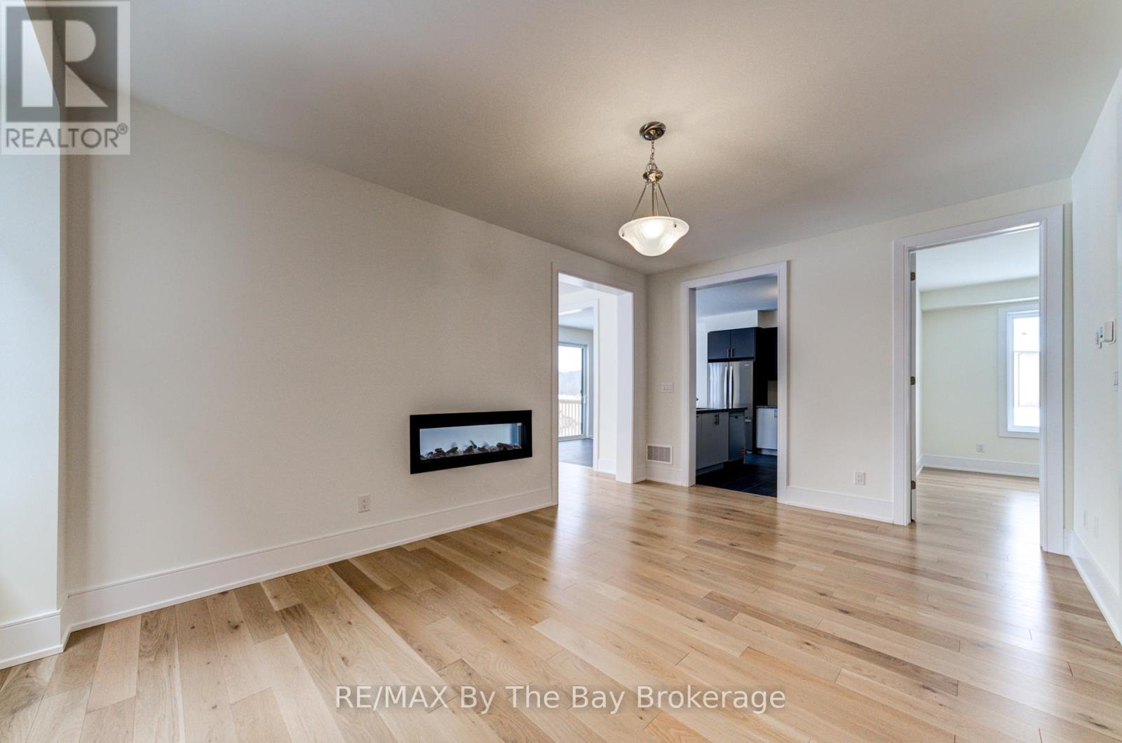 63 Rosanne Circle, Wasaga Beach, Ontario L9Z 0M8 - Photo 8 - S12749066