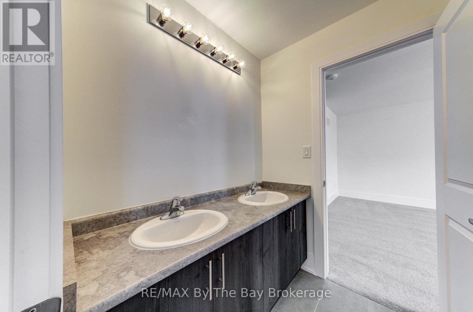 63 Rosanne Circle, Wasaga Beach, Ontario L9Z 0M8 - Photo 30 - S12749066