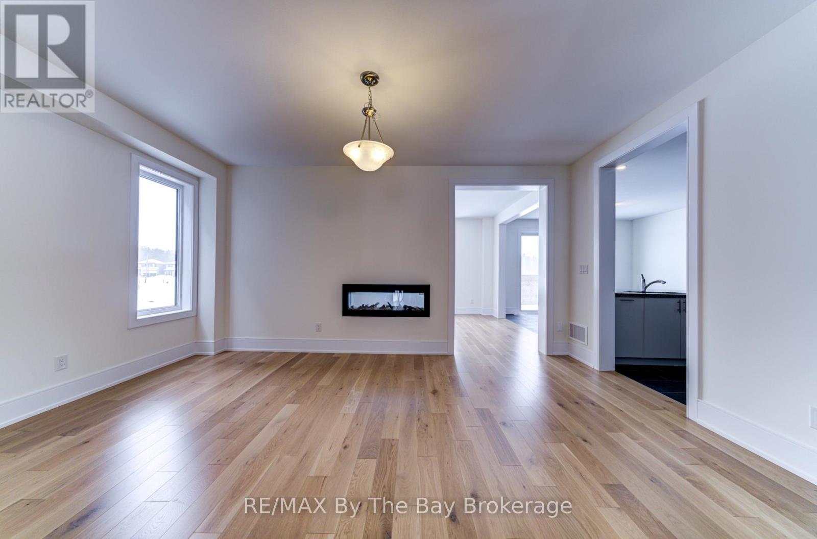 63 Rosanne Circle, Wasaga Beach, Ontario L9Z 0M8 - Photo 5 - S12749066