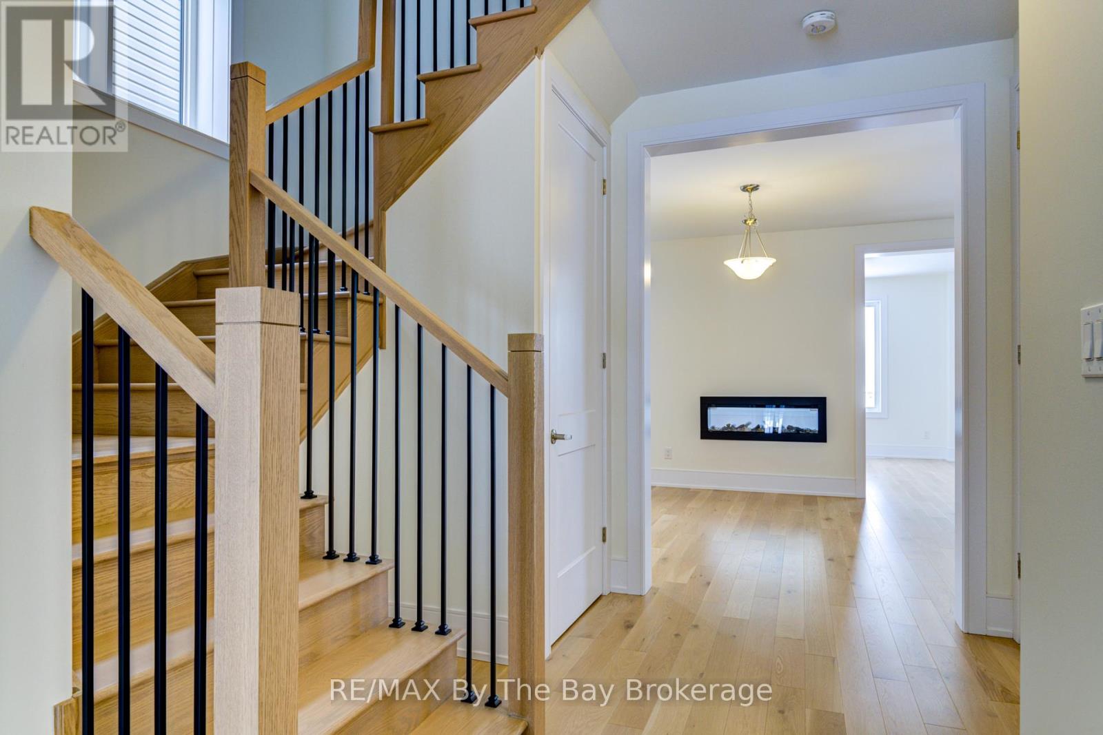 63 Rosanne Circle, Wasaga Beach, Ontario L9Z 0M8 - Photo 4 - S12749066