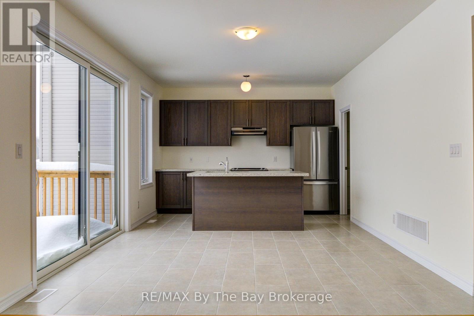 61 Rosanne Circle, Wasaga Beach, Ontario  L9Z 0M8 - Photo 12 - S12749070