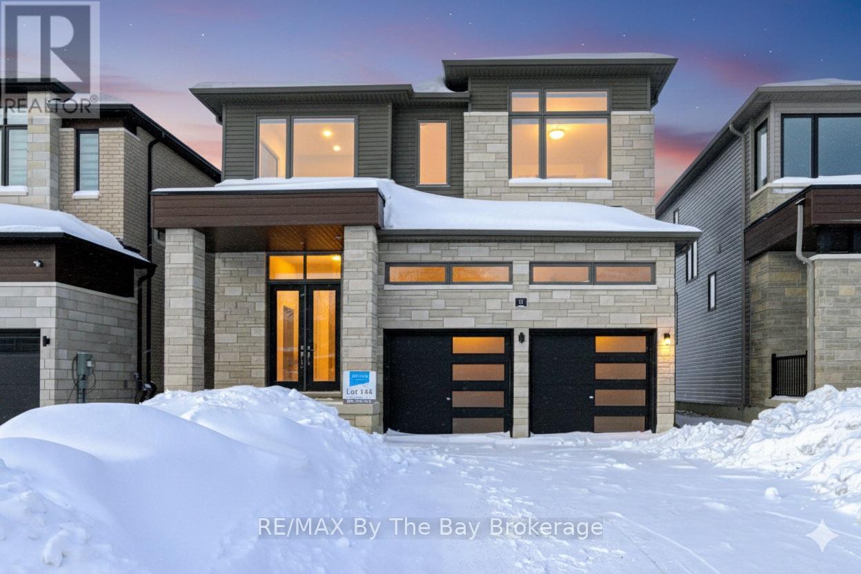 61 Rosanne Circle, Wasaga Beach, Ontario  L9Z 0M8 - Photo 2 - S12749070