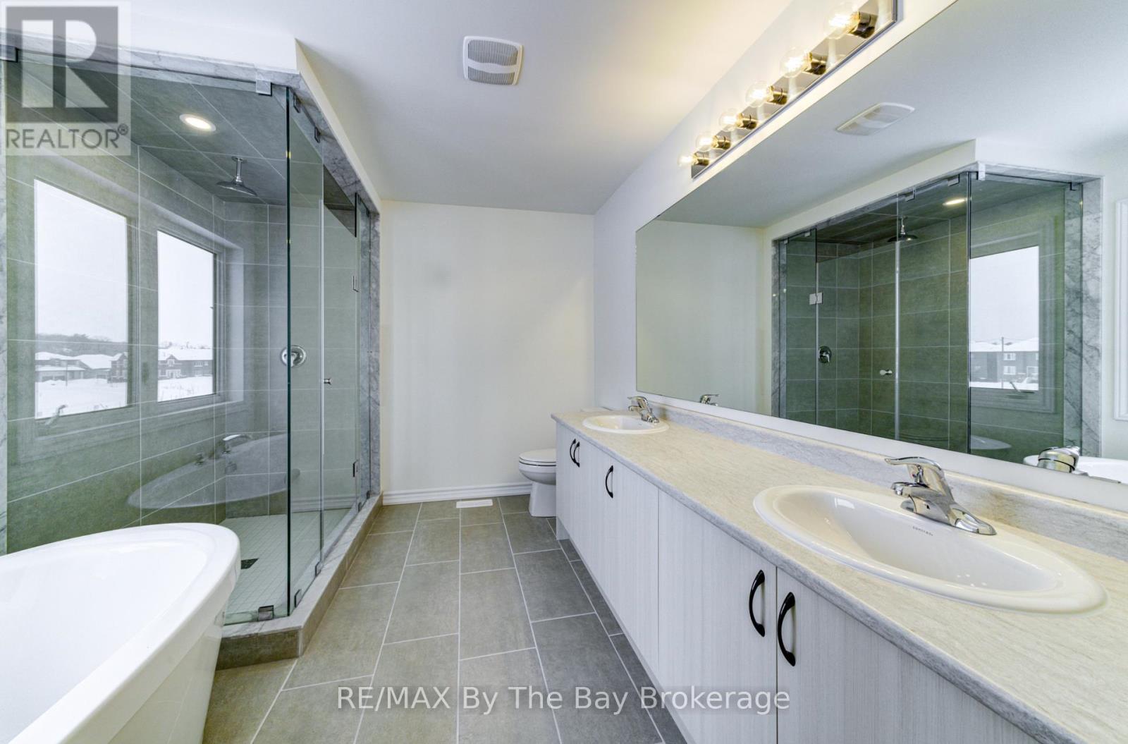 61 Rosanne Circle, Wasaga Beach, Ontario  L9Z 0M8 - Photo 21 - S12749070