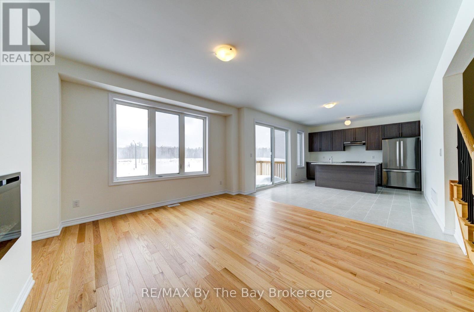 61 Rosanne Circle, Wasaga Beach, Ontario  L9Z 0M8 - Photo 7 - S12749070