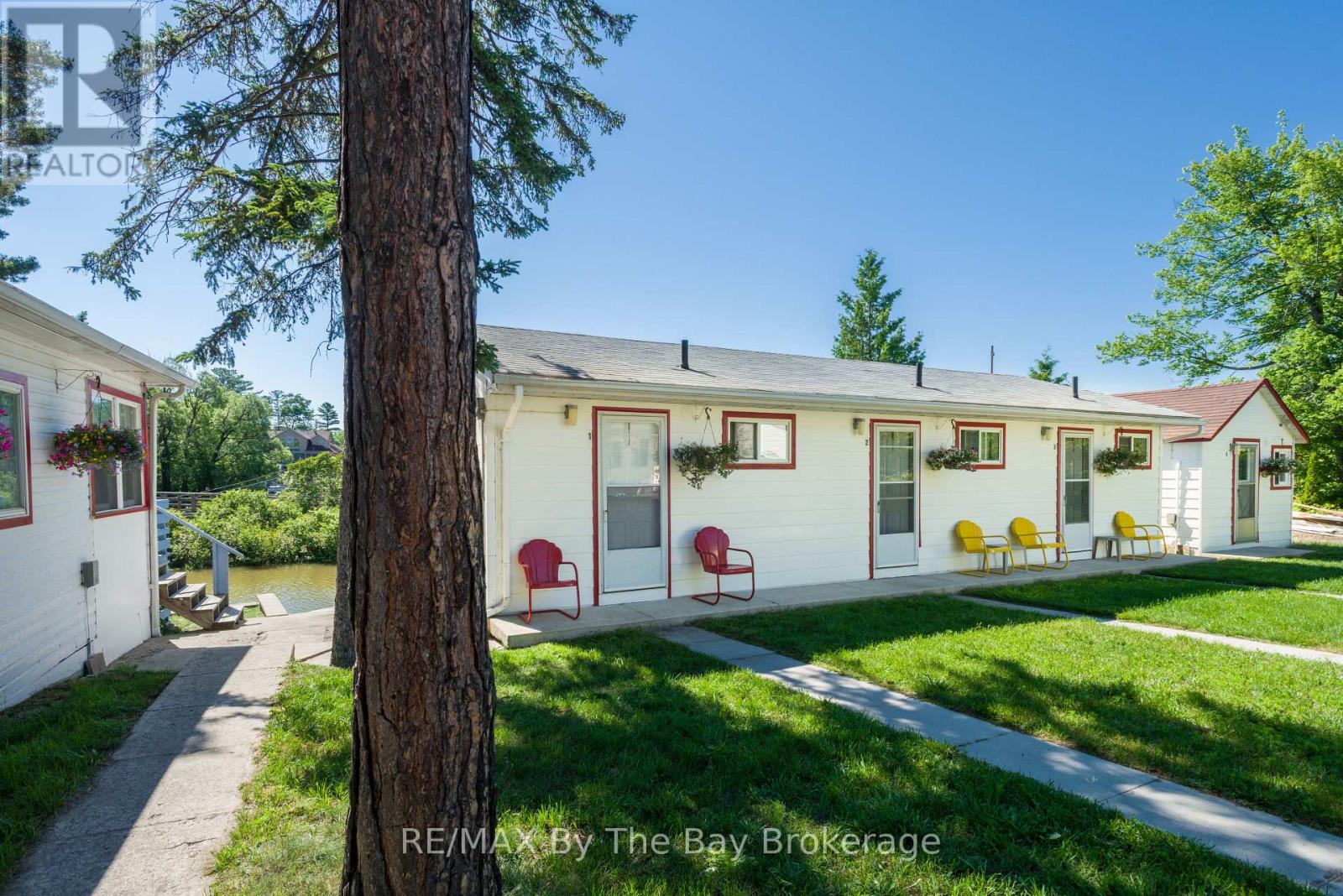 169 Mosley Street, Wasaga Beach, Ontario  L9Z 2K1 - Photo 4 - S12749114