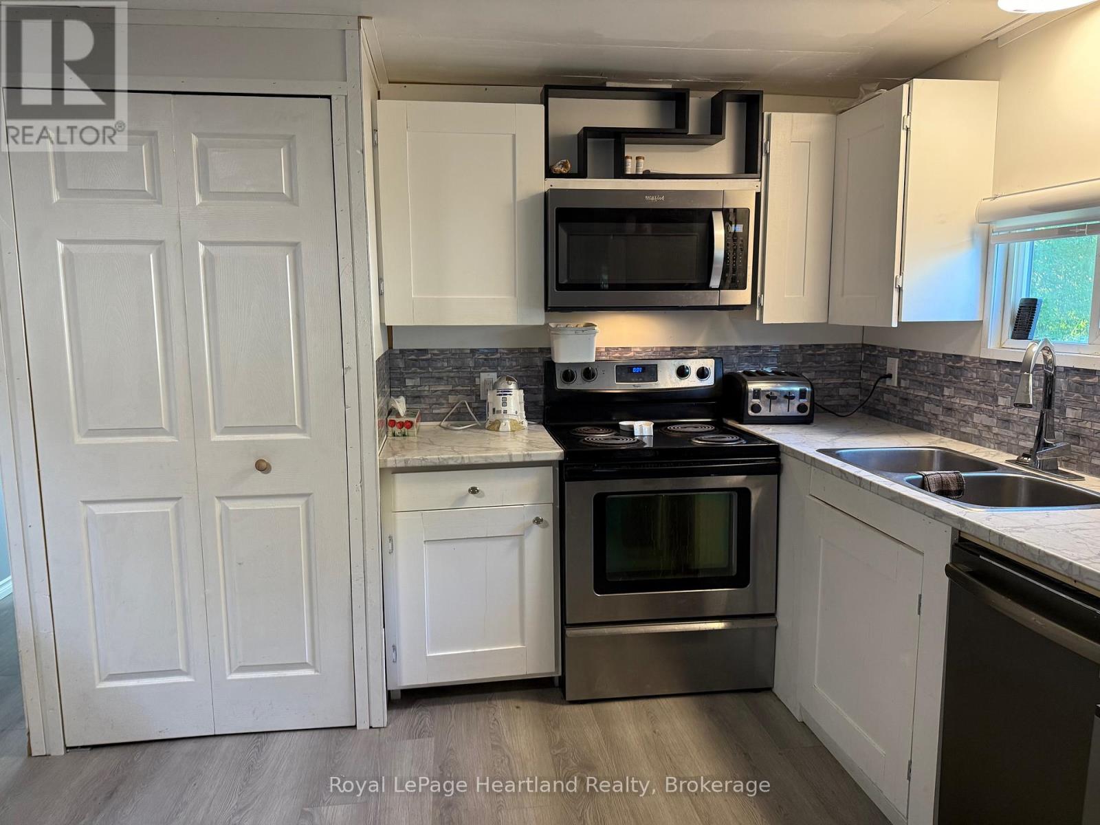 75049 Hensall Road, Huron East, Ontario  N0K 1W0 - Photo 5 - X12394314