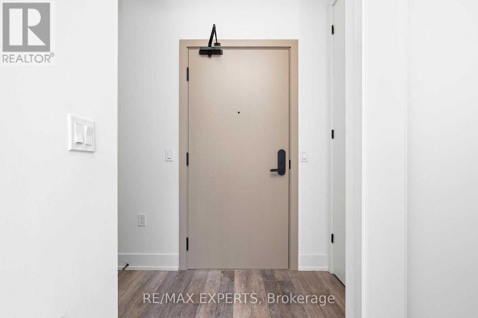 537 - 2075 King Road, King, Ontario  L7B 0R6 - Photo 2 - N12748878