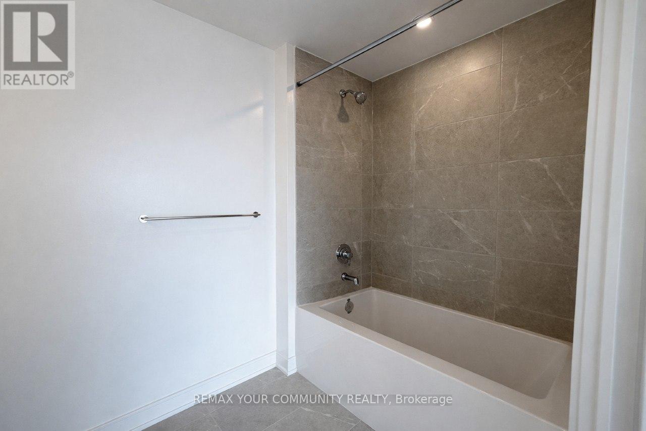 1308 - 705 Davis Drive, Newmarket (Huron Heights-Leslie Valley), Ontario  L3Y 2R2 - Photo 15 - N12748984