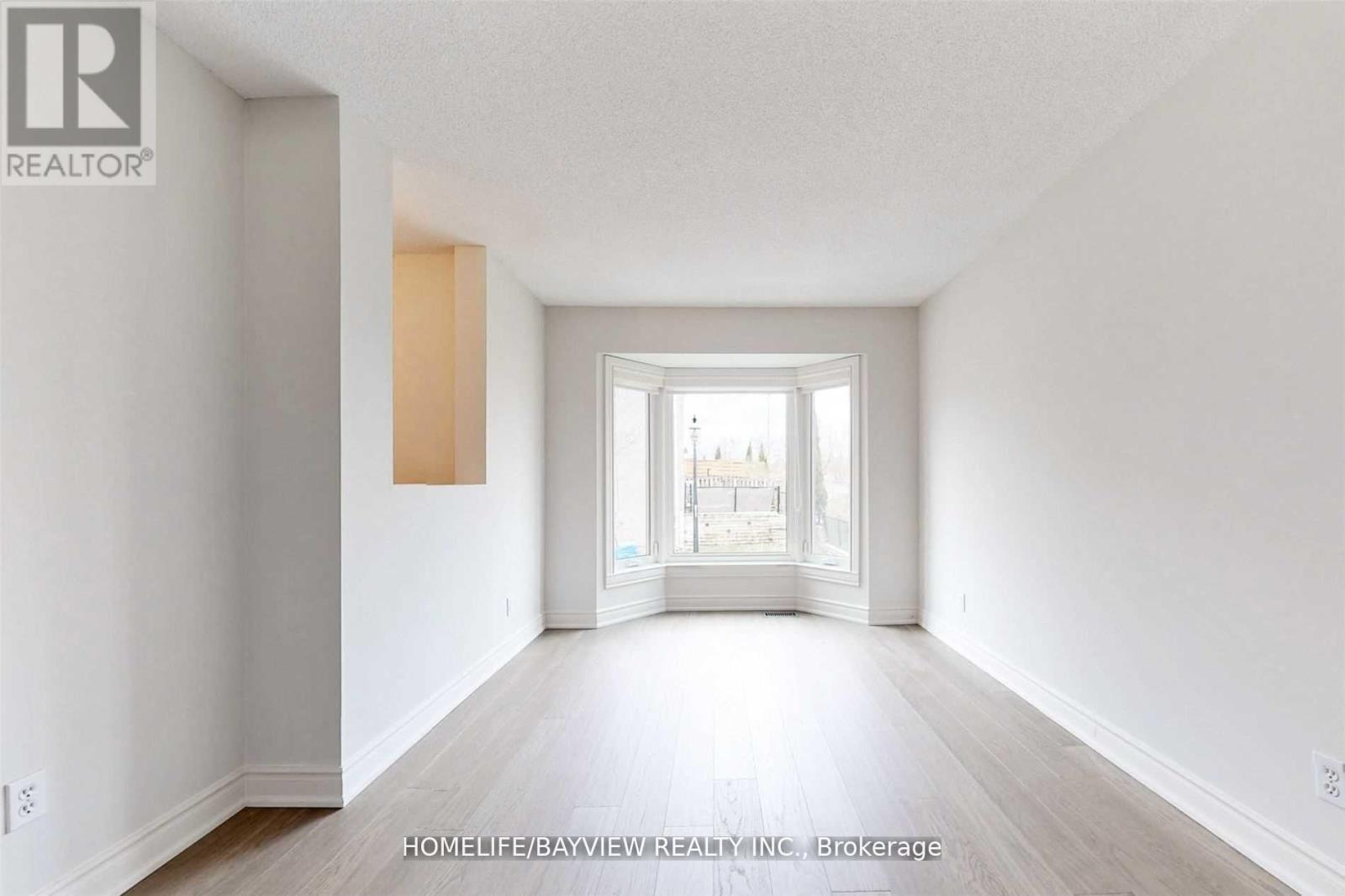 109 Wiiliam Curtis Circle, Newmarket (Gorham-College Manor), Ontario  L3Y 8L8 - Photo 3 - N12749032