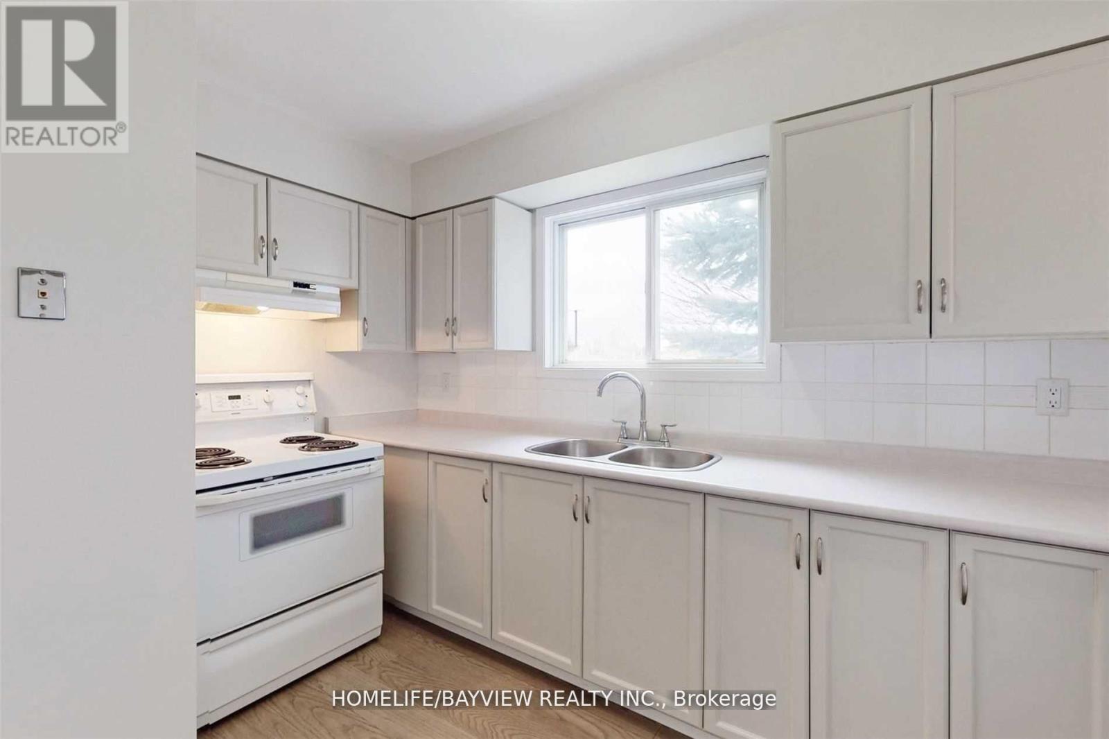 109 Wiiliam Curtis Circle, Newmarket (Gorham-College Manor), Ontario  L3Y 8L8 - Photo 9 - N12749032