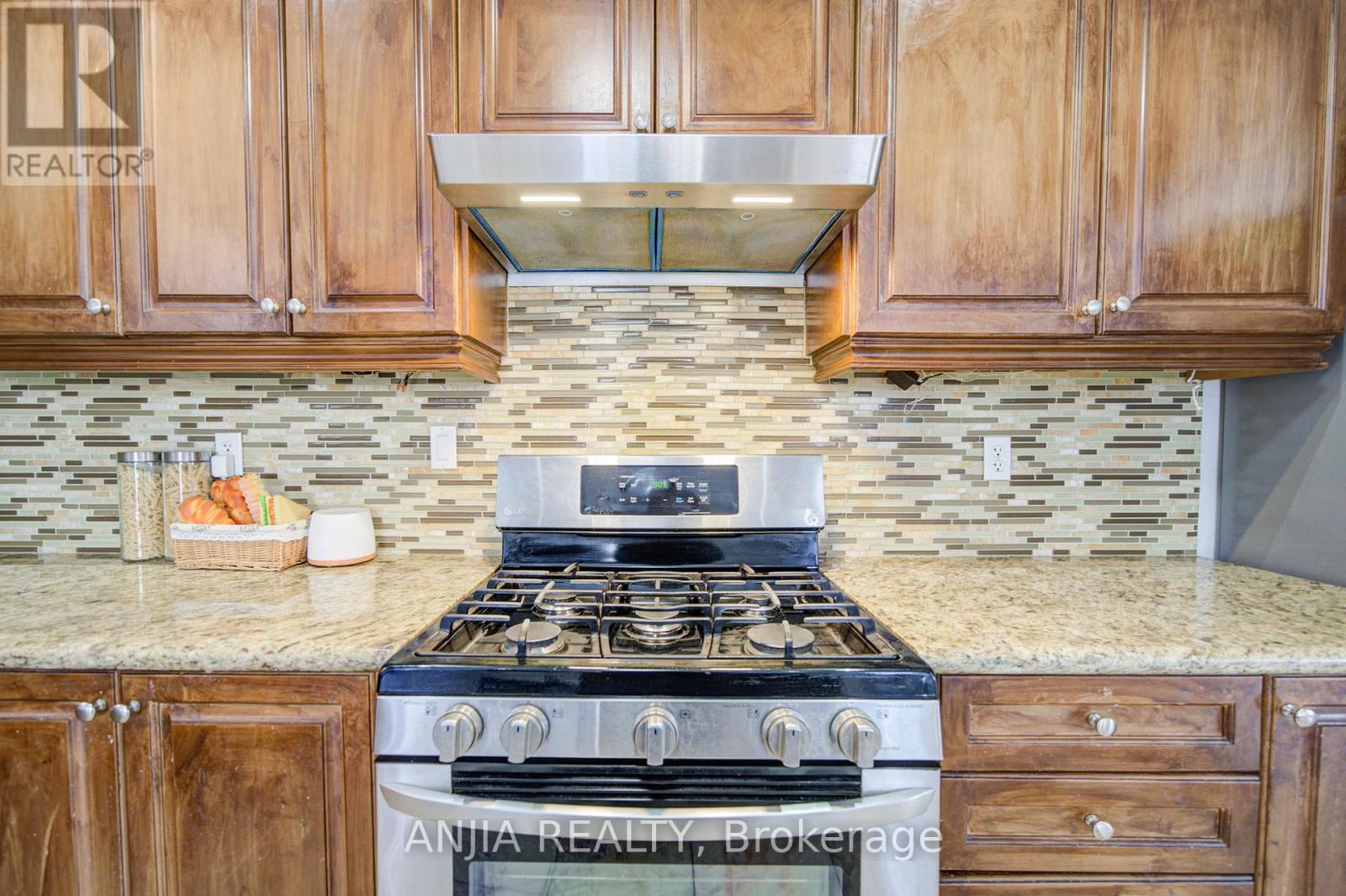 42 Reginald Lamb Crescent, Markham (Box Grove), Ontario  L6B 0B5 - Photo 18 - N12749034