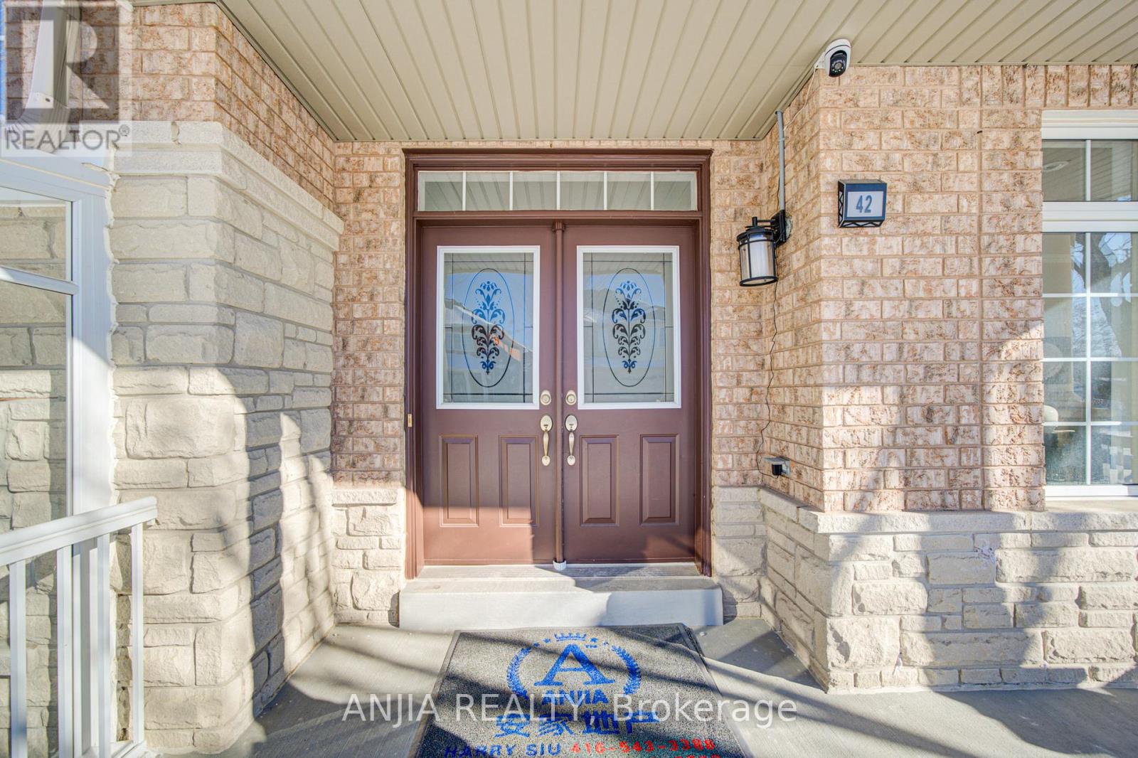 42 Reginald Lamb Crescent, Markham (Box Grove), Ontario  L6B 0B5 - Photo 2 - N12749034