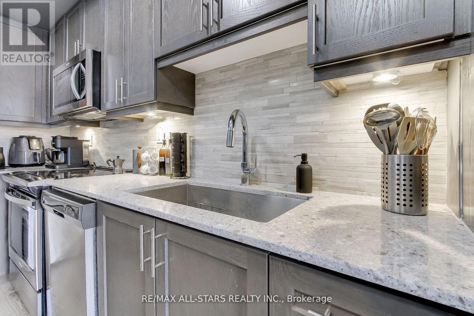 207 - 6235 Main Street, Whitchurch-Stouffville (Stouffville), Ontario  L4A 4R3 - Photo 9 - N12749082