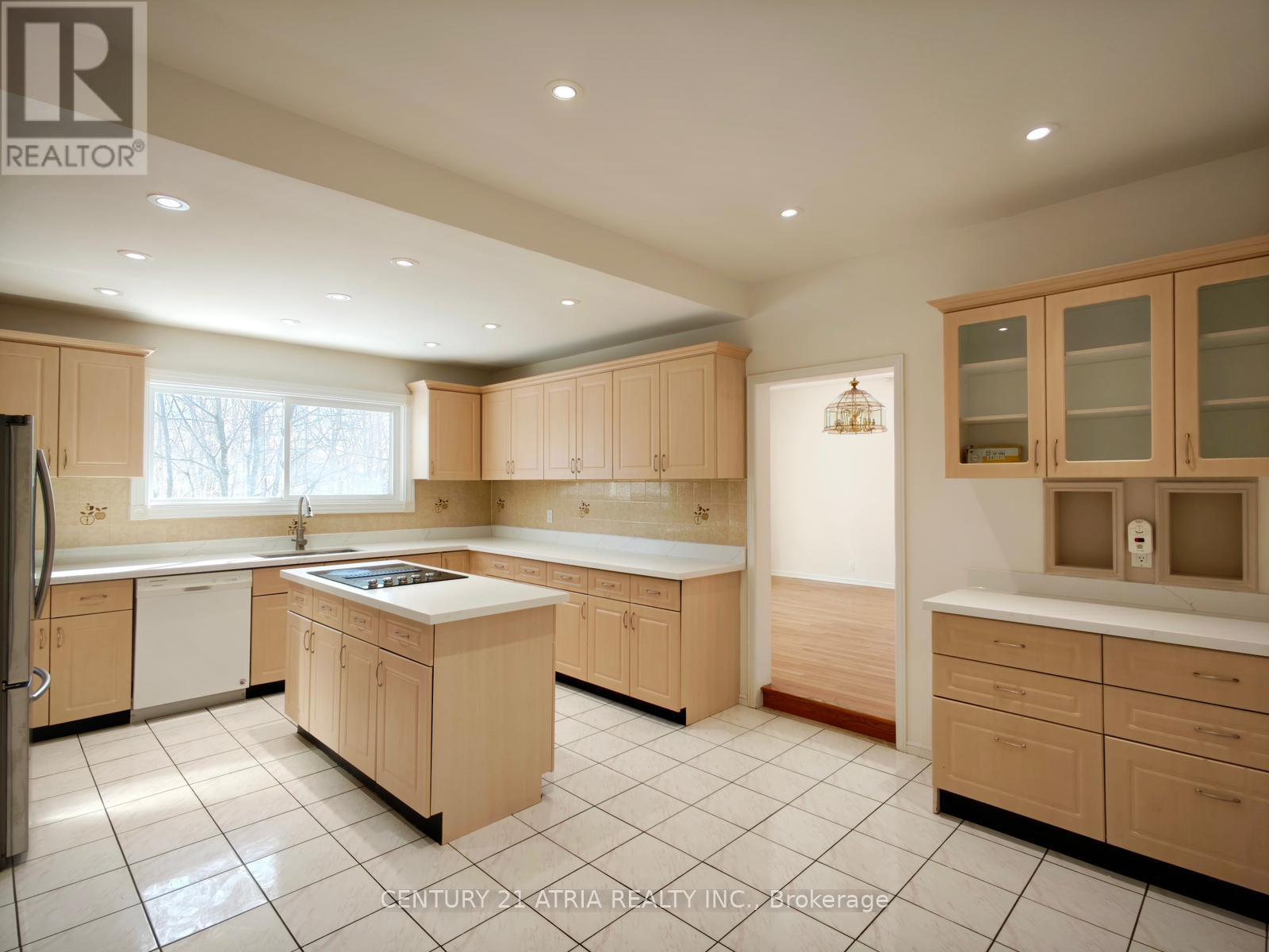 94 Garnier Court, Toronto, Ontario  M2M 4C9 - Photo 5 - C12748532