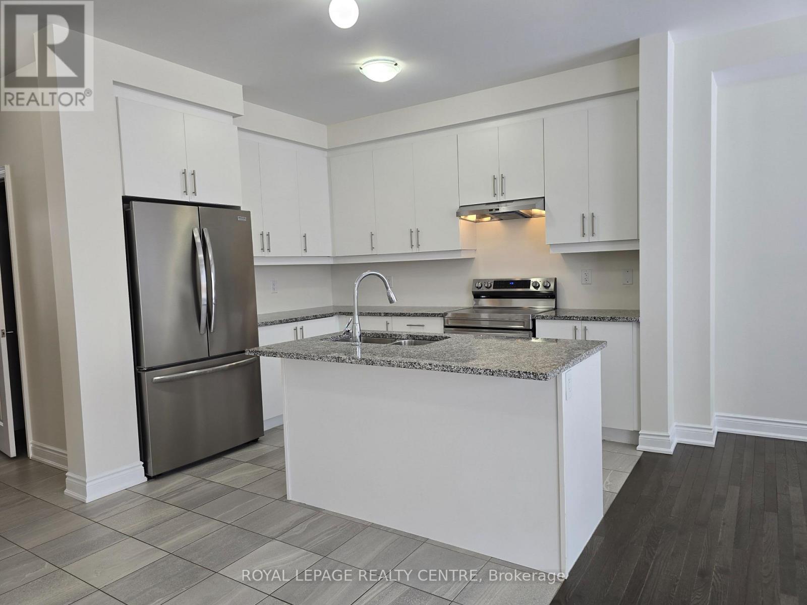 12 Lisa Street, Wasaga Beach, Ontario  L9Z 0K8 - Photo 2 - S12748876