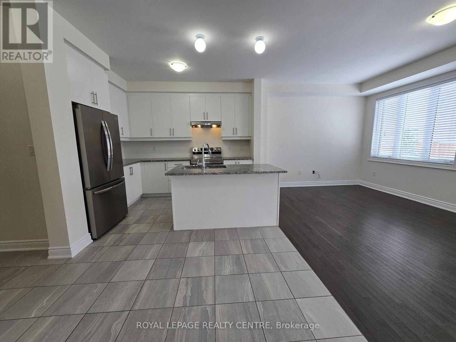 12 Lisa Street, Wasaga Beach, Ontario  L9Z 0K8 - Photo 4 - S12748876