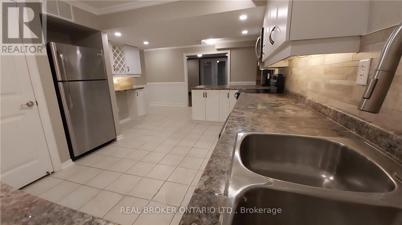 118 Sandringham Drive, Barrie (Innis-Shore), Ontario  L4M 7J5 - Photo 11 - S12748970