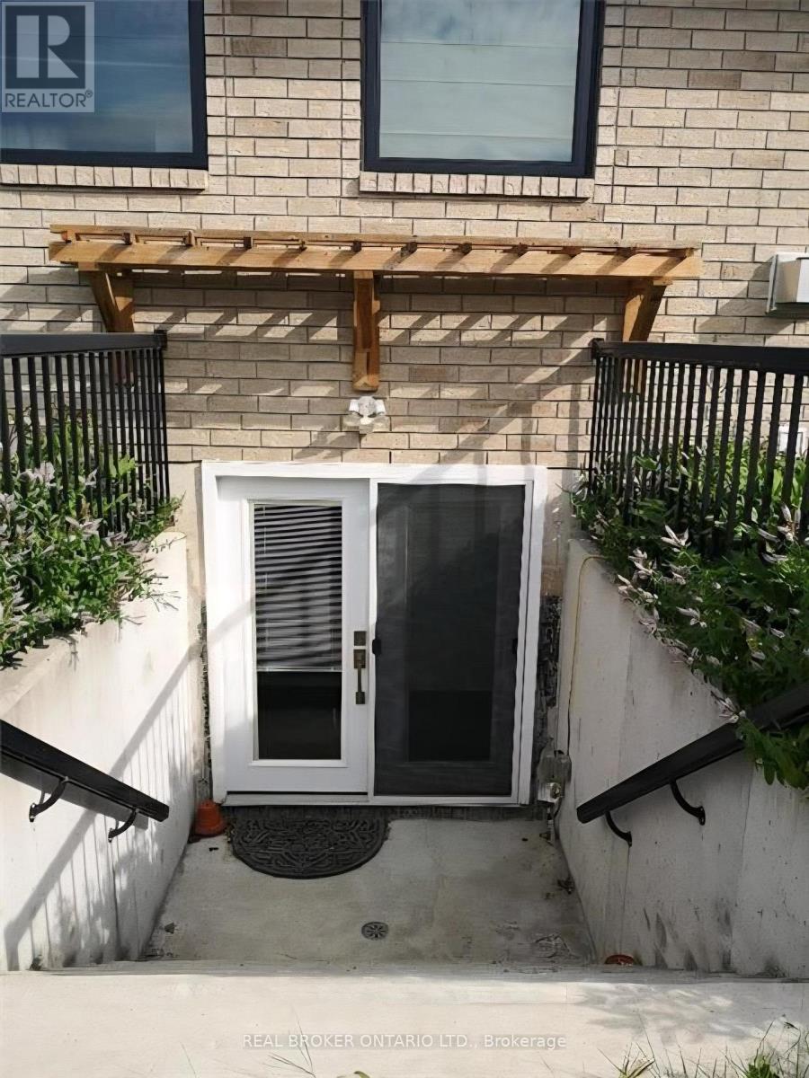 118 Sandringham Drive, Barrie (Innis-Shore), Ontario  L4M 7J5 - Photo 3 - S12748970