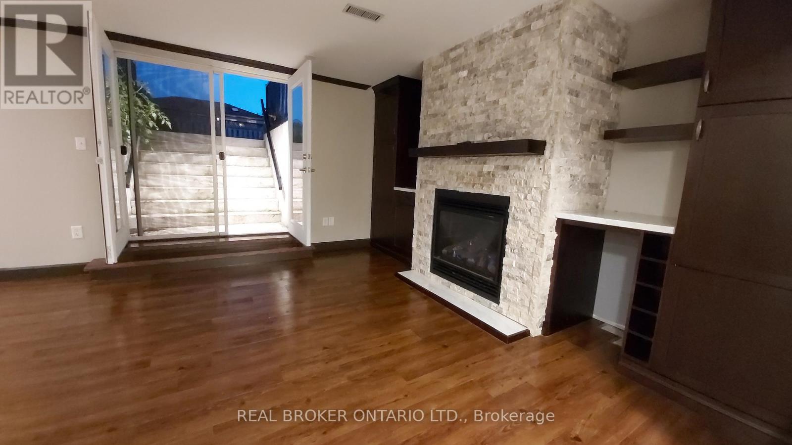 118 Sandringham Drive, Barrie (Innis-Shore), Ontario  L4M 7J5 - Photo 4 - S12748970