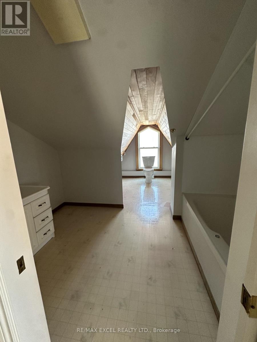 319 Division Street, Cobourg, Ontario  K9A 3R4 - Photo 3 - X12470443