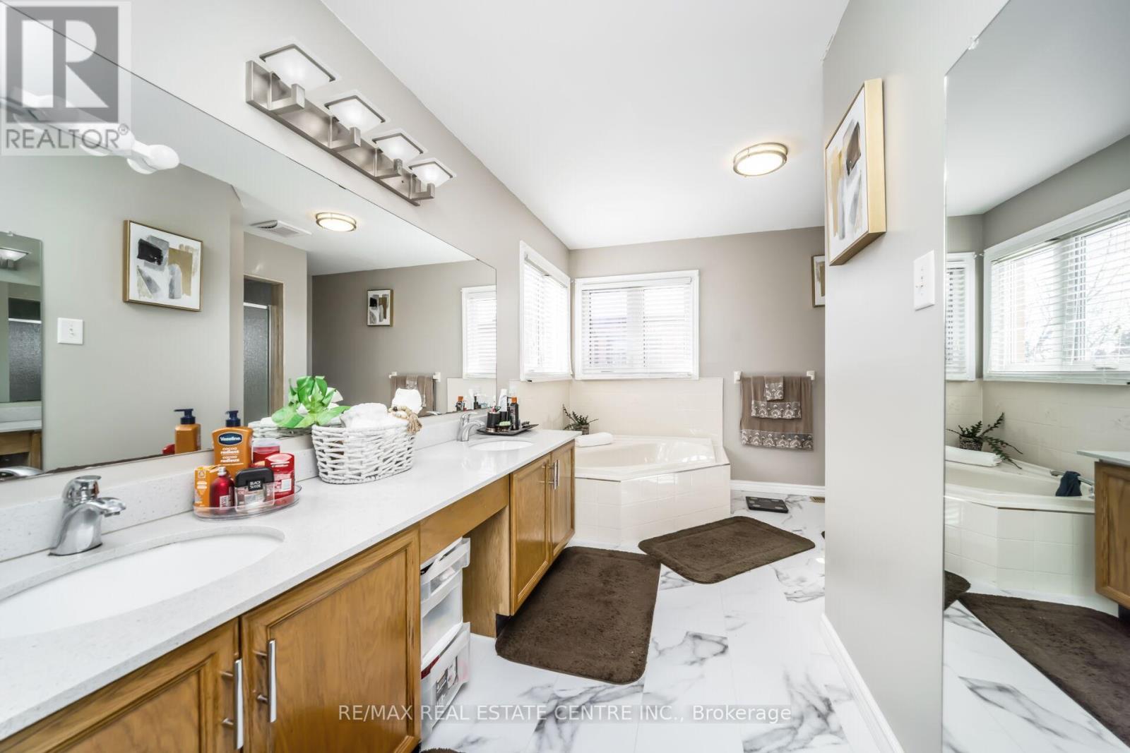 11 Moorehead Crescent, Brampton (Heart Lake East), Ontario  L6Z 4K6 - Photo 24 - W12748856