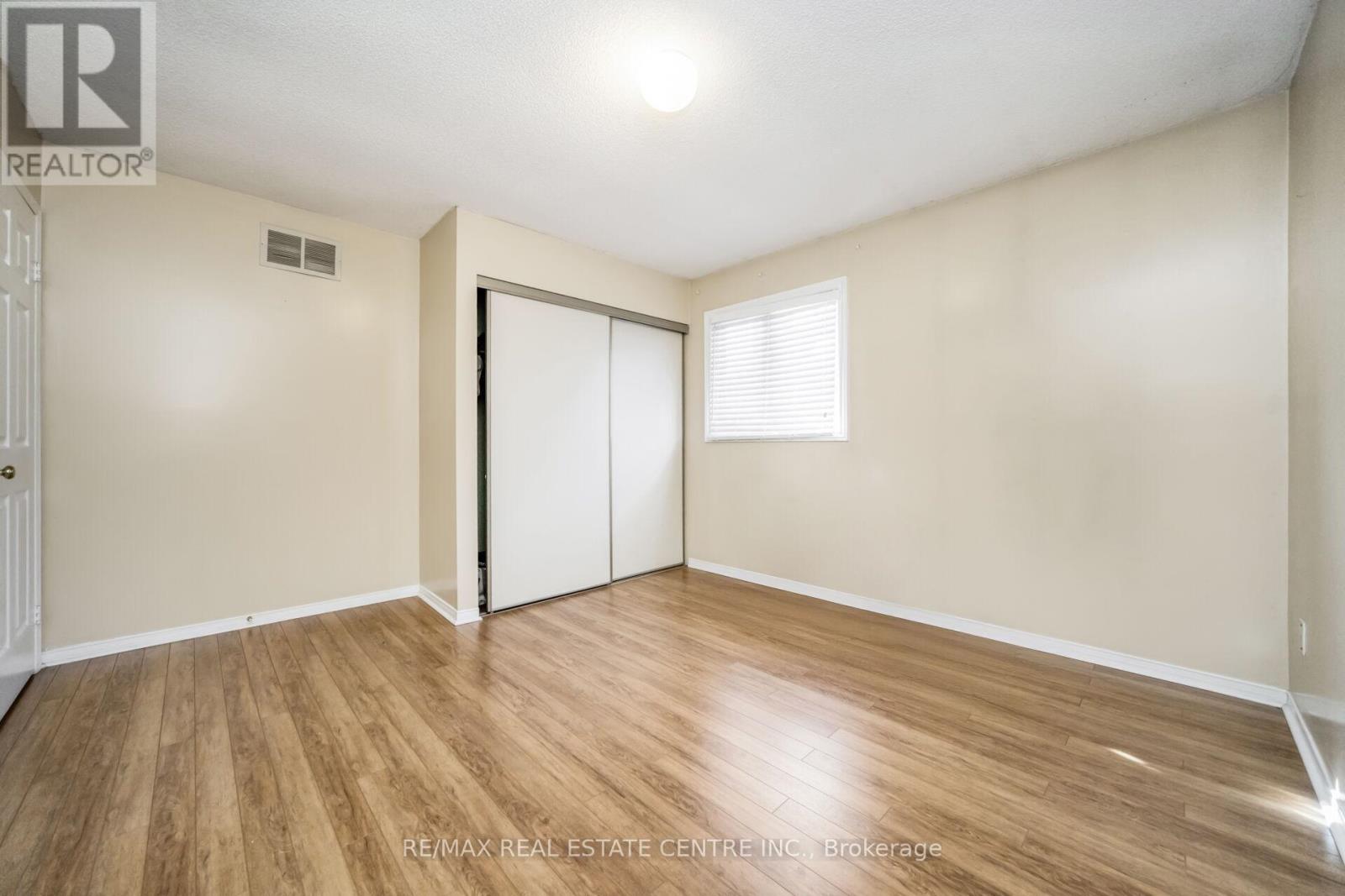 11 Moorehead Crescent, Brampton (Heart Lake East), Ontario  L6Z 4K6 - Photo 27 - W12748856