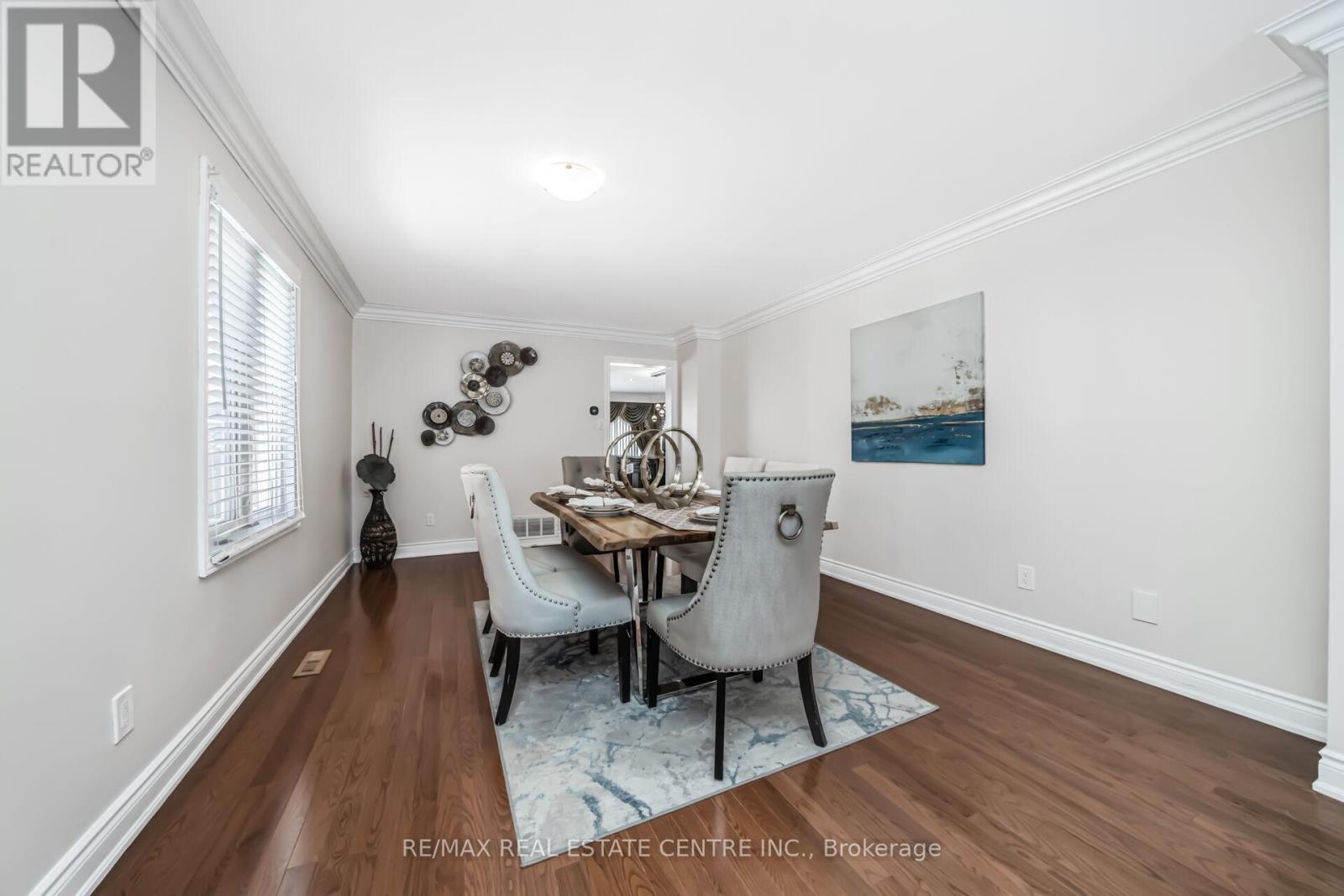 11 Moorehead Crescent, Brampton (Heart Lake East), Ontario  L6Z 4K6 - Photo 7 - W12748856