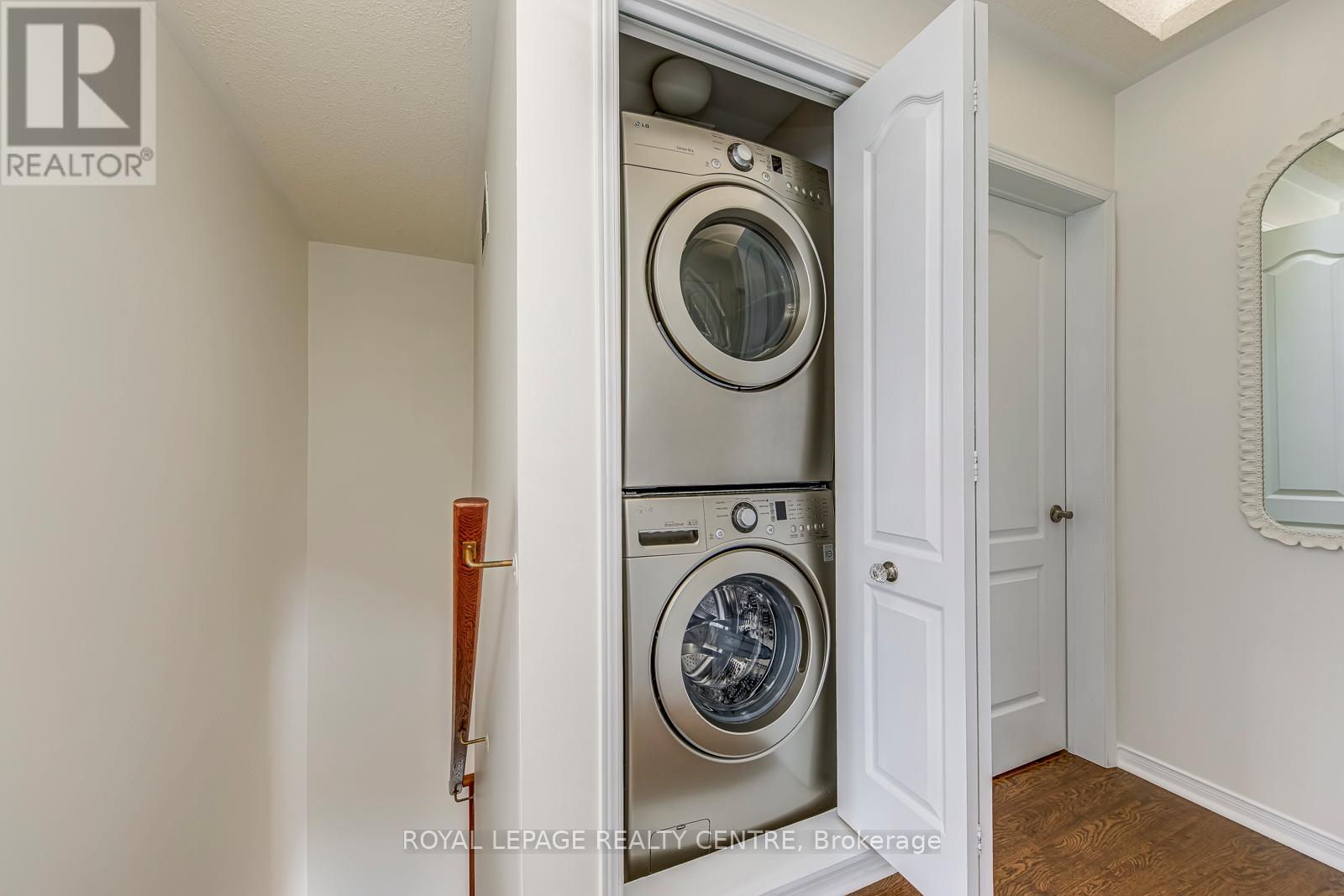 1588 Woodhenge Way, Mississauga (Meadowvale Village), Ontario  L5N 7T1 - Photo 23 - W12748906