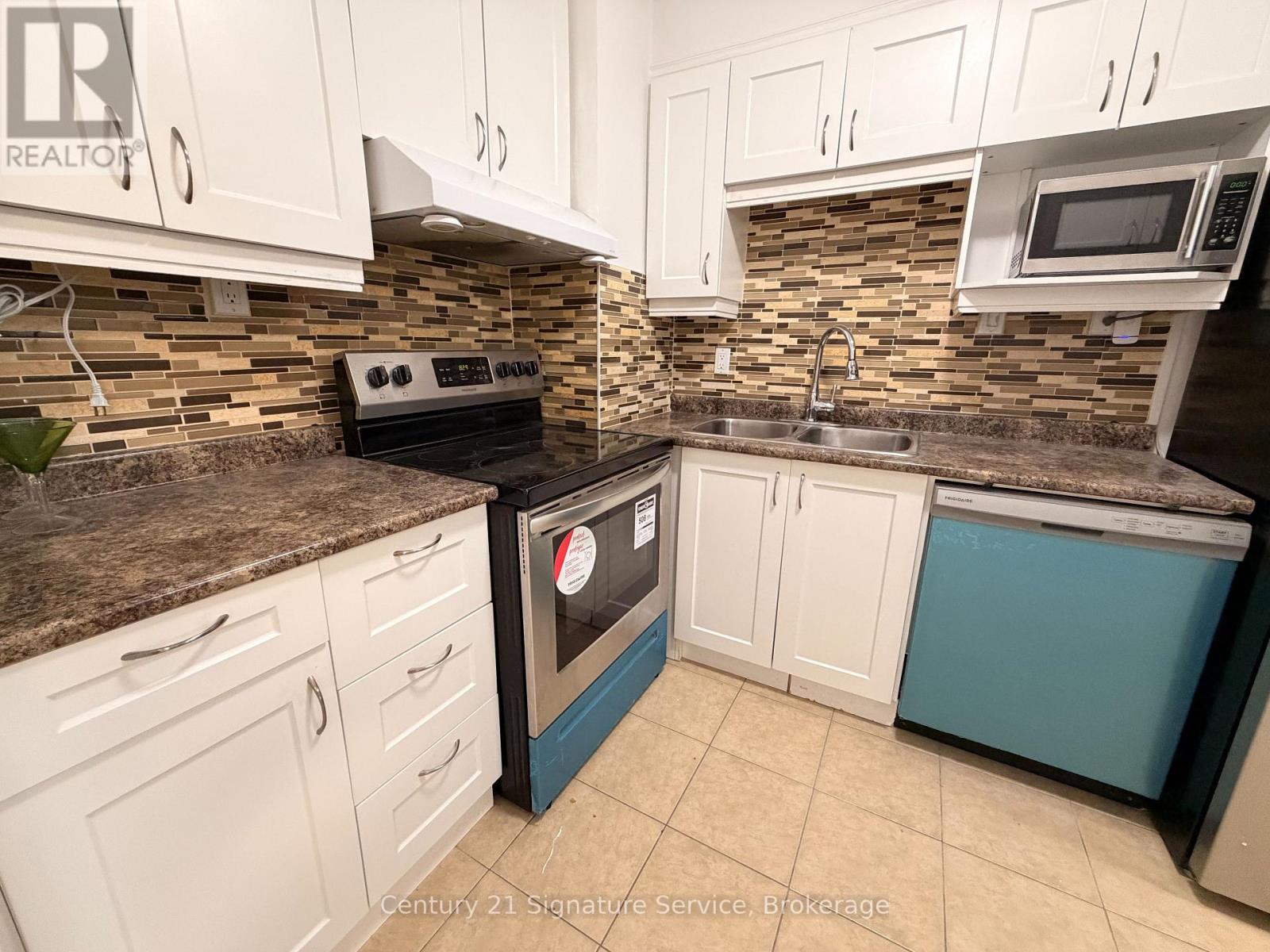 803 - 31 Four Winds Drive, Toronto (York University Heights), Ontario  M3J 1K9 - Photo 8 - W12748932